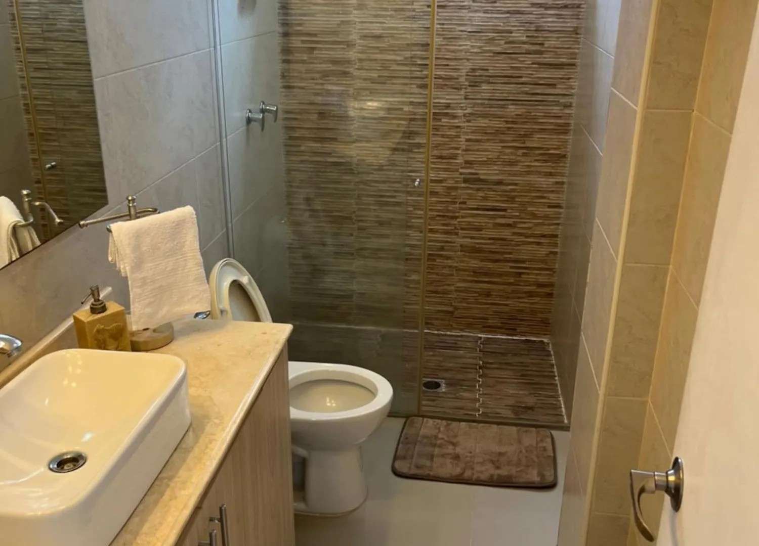 Delamar Apartment: Beachfront Comfort with Ocean Views Santa Marta  0*, Santa Marta (Magdalena)